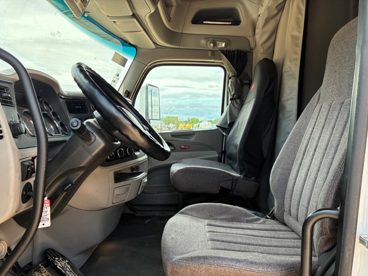 2019-peterbilt-579-image-7