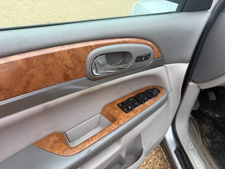 2012-buick-enclave-image-8