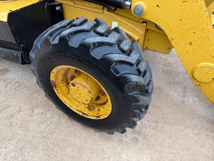 2014-caterpillar-420f-image-5