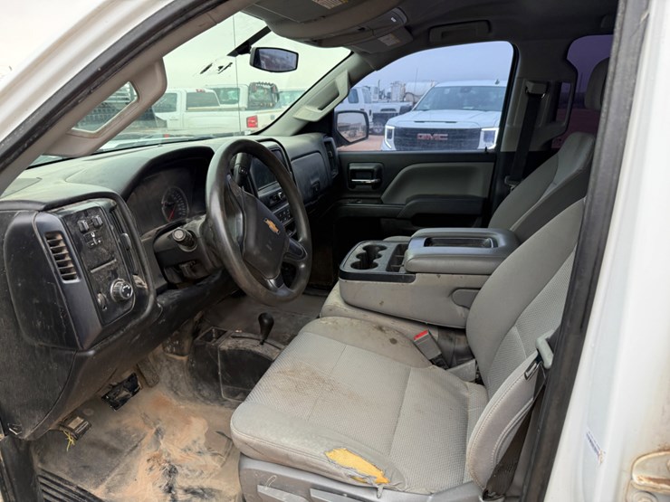 2018-chevrolet-silverado-2500hd-image-14