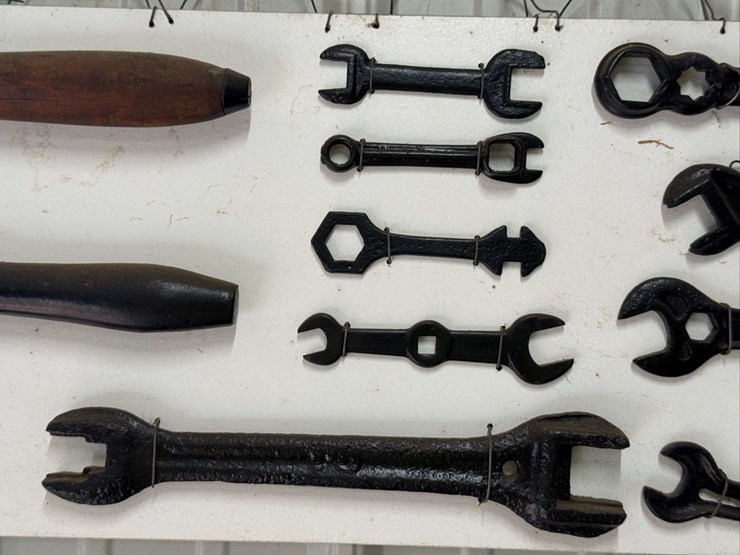 assorted-wrenches-collection-image-3