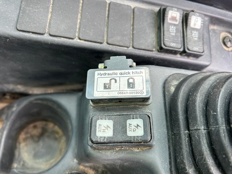 2022-takeuchi-tl8r2-image-27