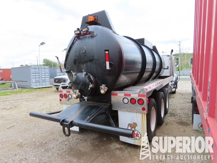 (x)-(19-1)-2006-mack-granite-cv213-3-axle-80-bbl-v...-image-4
