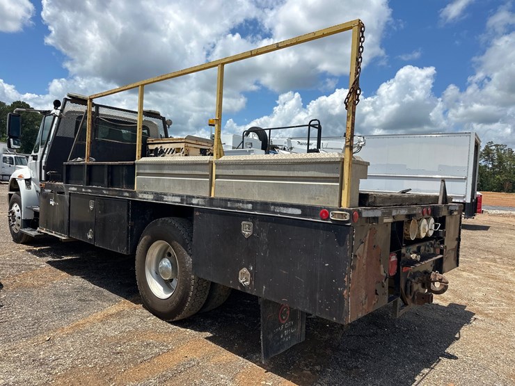 2005-international-durastar-4400-image-7