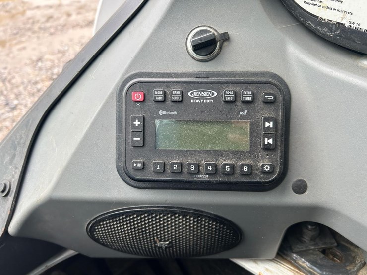 2019-bobcat-t770-image-16