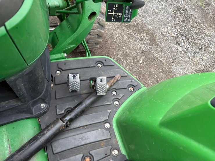 john-deere-4052m-image-16