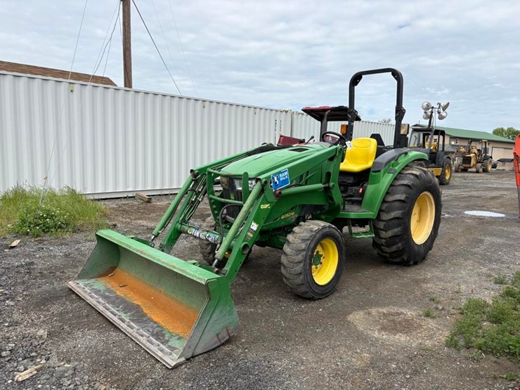 john-deere-4052m-image-1