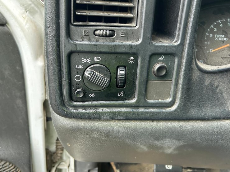 2006-chevrolet-2500-image-25