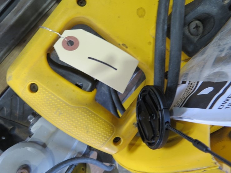 dewalt-d28710-chopsaw-image-2