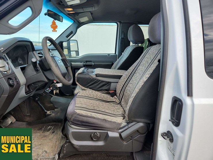 2011-ford-f550-image-17