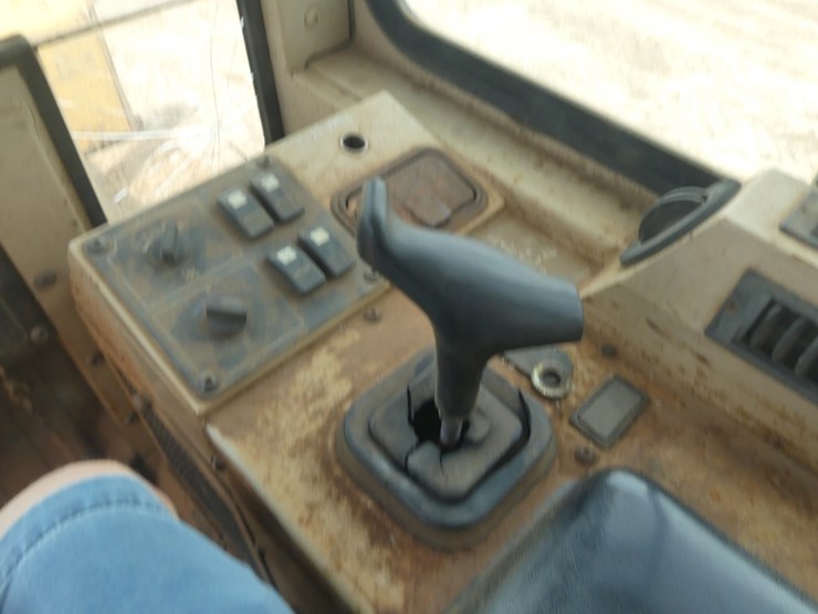 caterpillar-d4c-xl-image-14