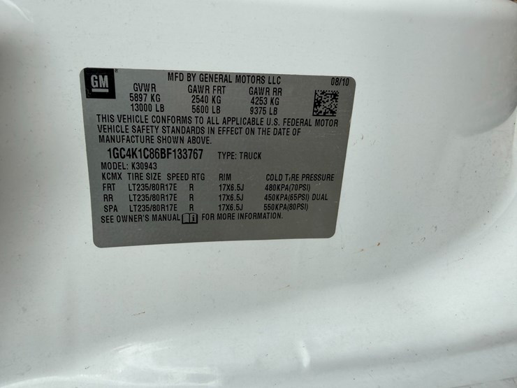2011-chevrolet-silverado-3500-image-12