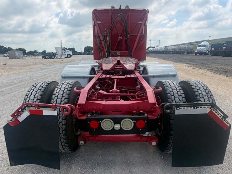 2011-kenworth-t800-image-6