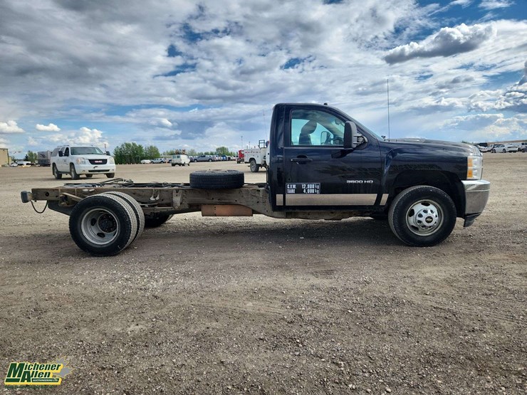 2012-chevrolet-silverado-3500-image-9
