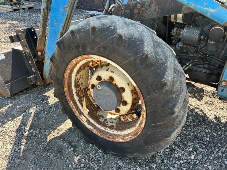 new-holland-3930-image-16
