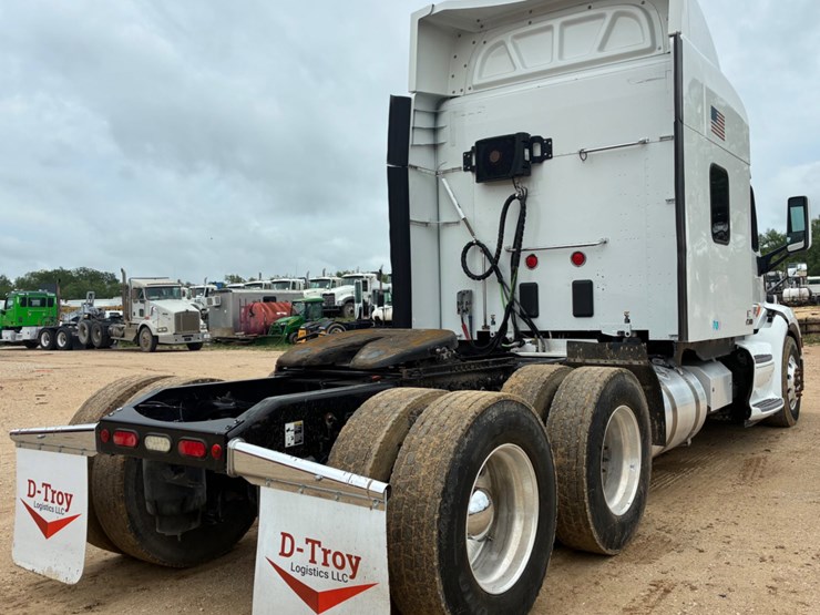 2019-peterbilt-579-image-4