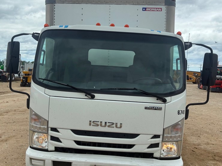2019-isuzu-npr-image-2