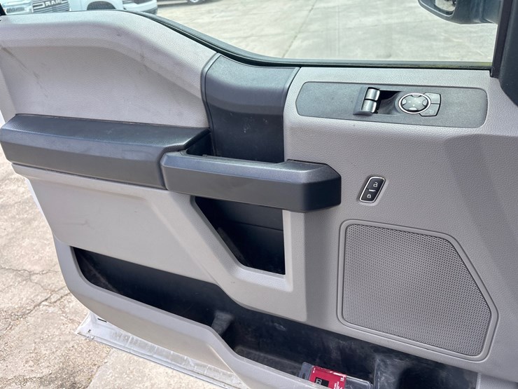 2020-ford-f550-image-16