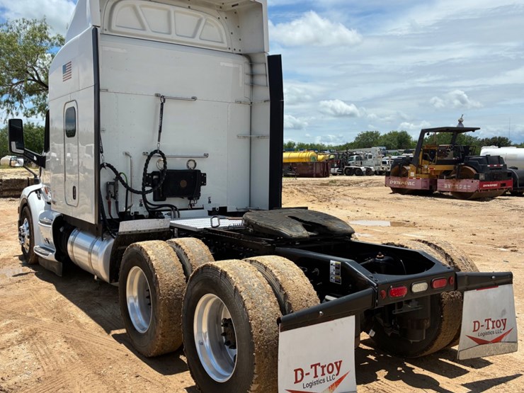 2019-peterbilt-579-image-6