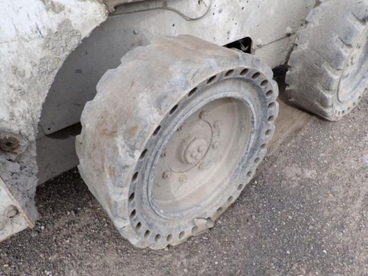 2021-bobcat-s740-image-32