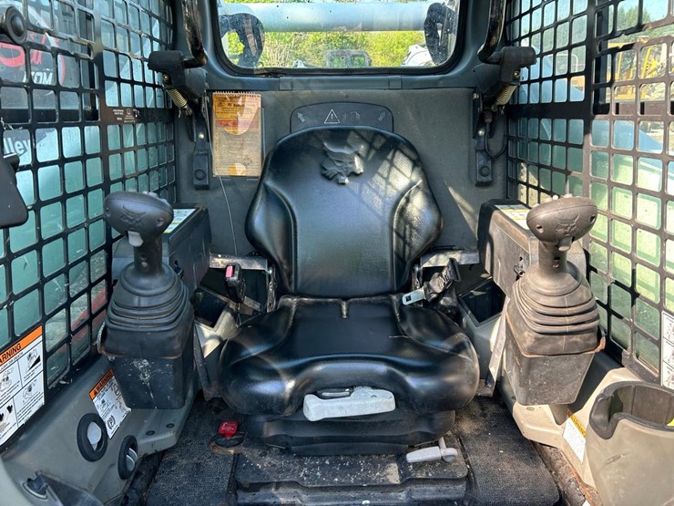 2016-bobcat-t740-image-19