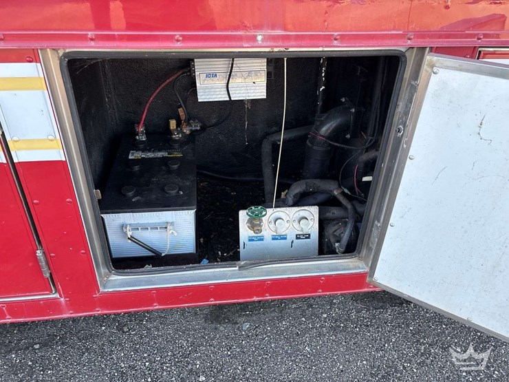 2007-freightliner-m2-106-image-31