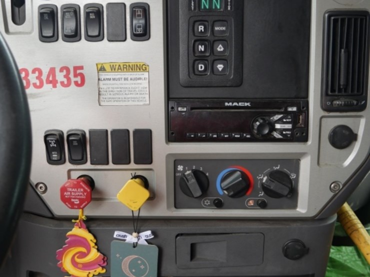 2019-mack-gu713-image-8