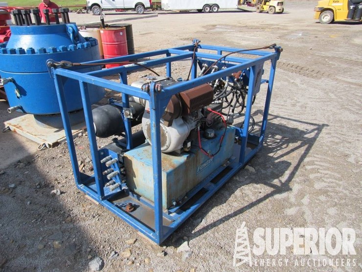 2014-massey-ferguson-8-image-2