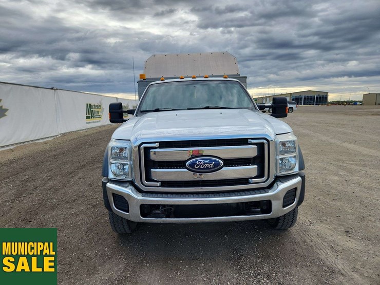 2011-ford-f550-image-25