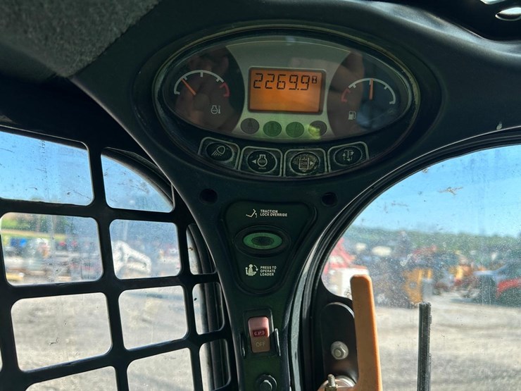 2016-bobcat-t740-image-23