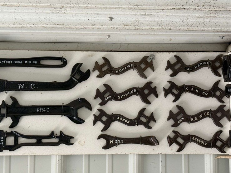 collection-of-assorted-wrenches-image-6