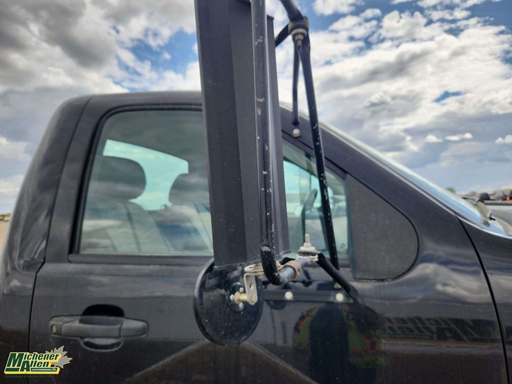 2011-chevrolet-silverado-3500-image-29