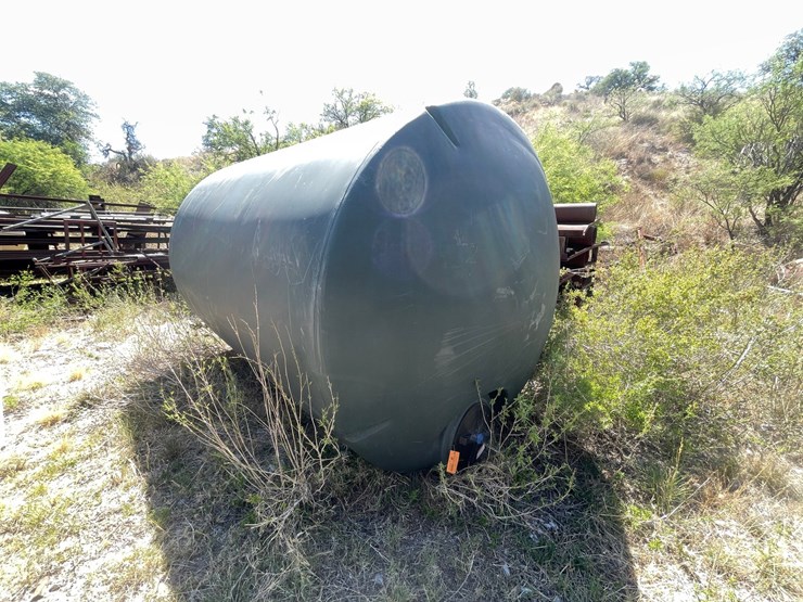#1059-•-green-poly-5,000-gal-tank-image-1