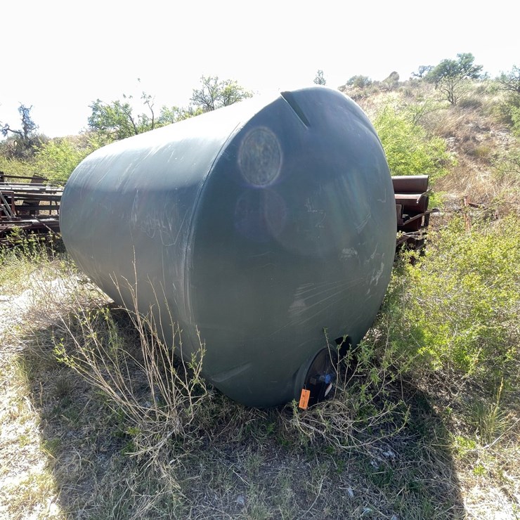 #1059 • Green Poly 5,000 Gal Tank