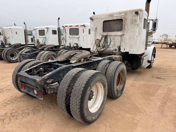 2013-peterbilt-367-image-4
