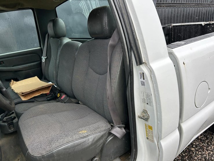 2006-chevrolet-2500-image-19