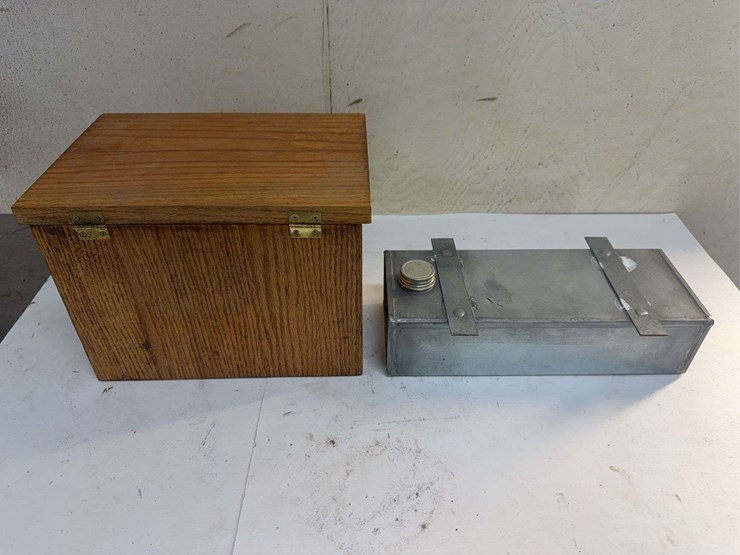 wooden-box-with-lid-and-metal-tank-image-5