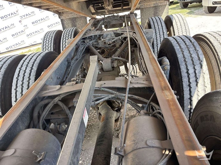 sterling-tri-axle-dump-truck-image-13
