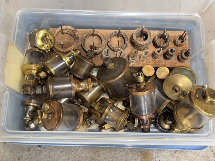 assorted-oiler-and-lubricator-parts-image-1