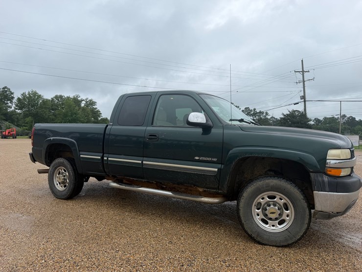 2002-chevrolet-silverado-2500hd-image-2
