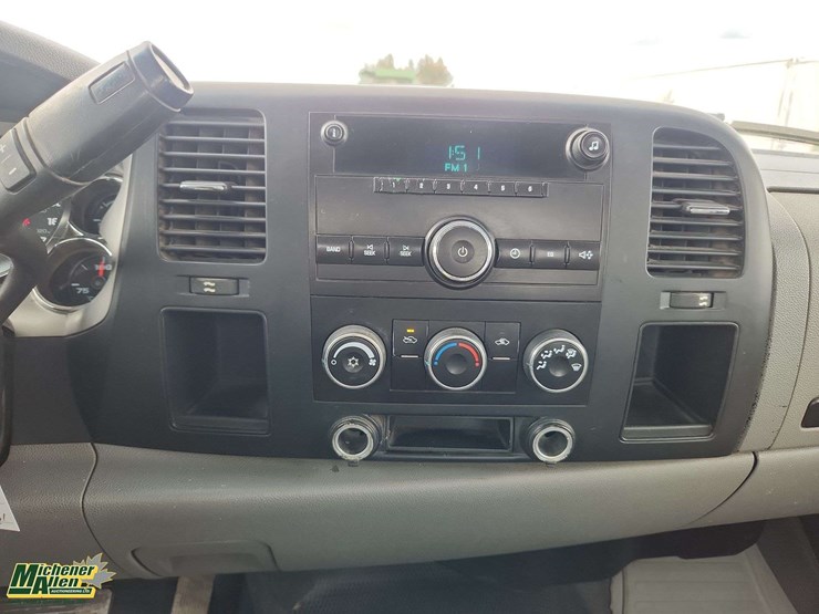 2011-chevrolet-silverado-3500-image-18