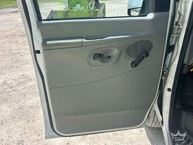2005-ford-cargo-image-14