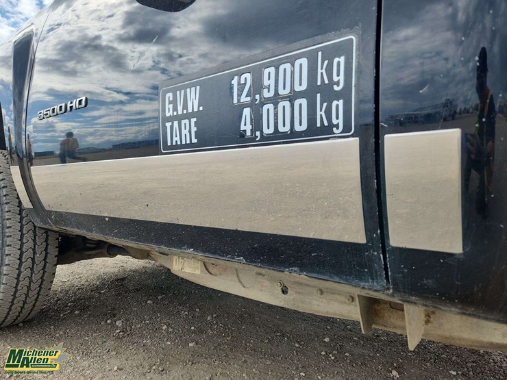 2012-chevrolet-silverado-3500-image-38