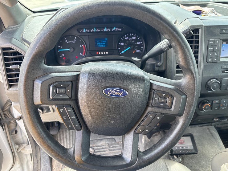 2020-ford-f550-image-14