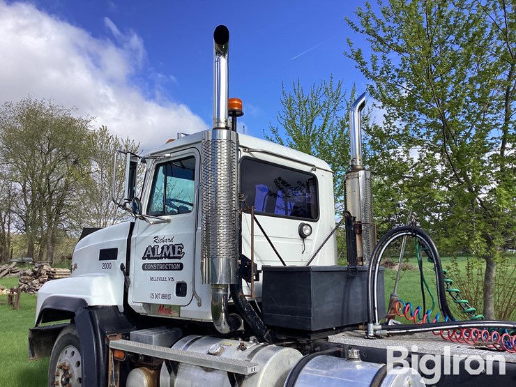 2000-mack-cl713-image-20