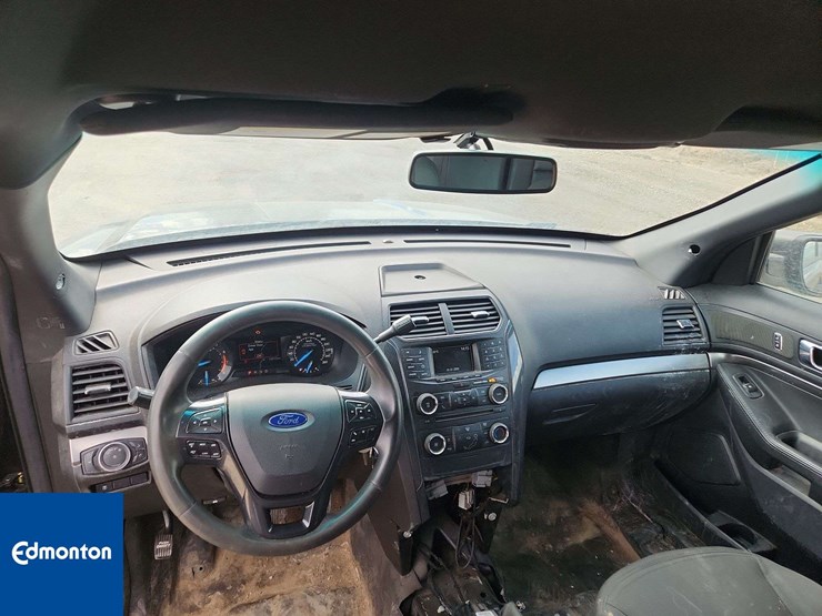 2018-ford-explorer-image-19