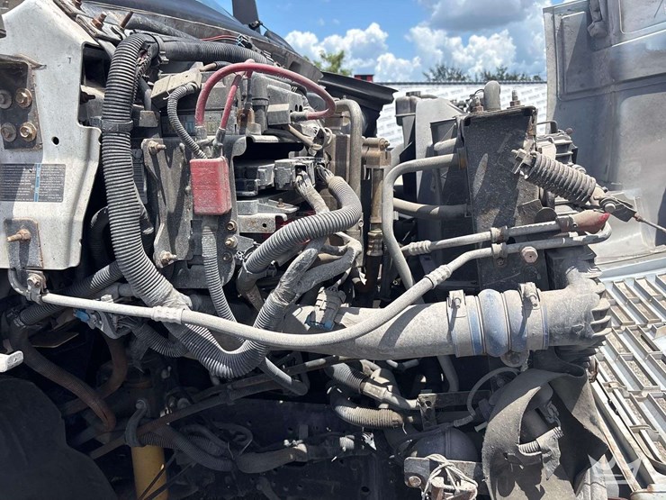 2006-gmc-c7500-crew-cab-flatbed-dump-truck-image-24