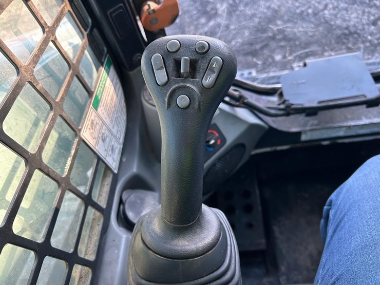 2023-bobcat-t740-image-26