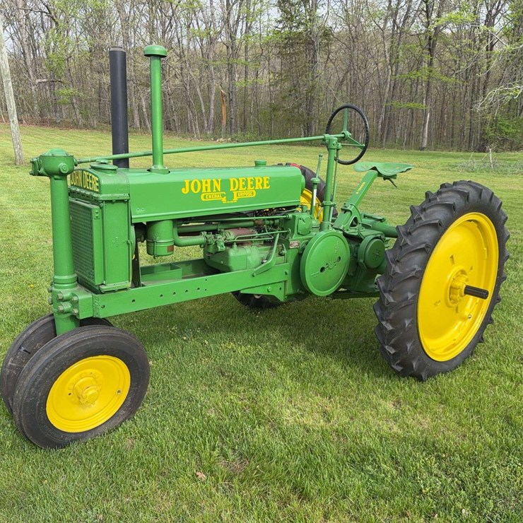 JOHN DEERE B