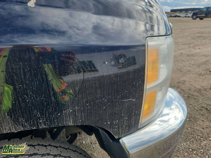2012-chevrolet-silverado-3500-image-28